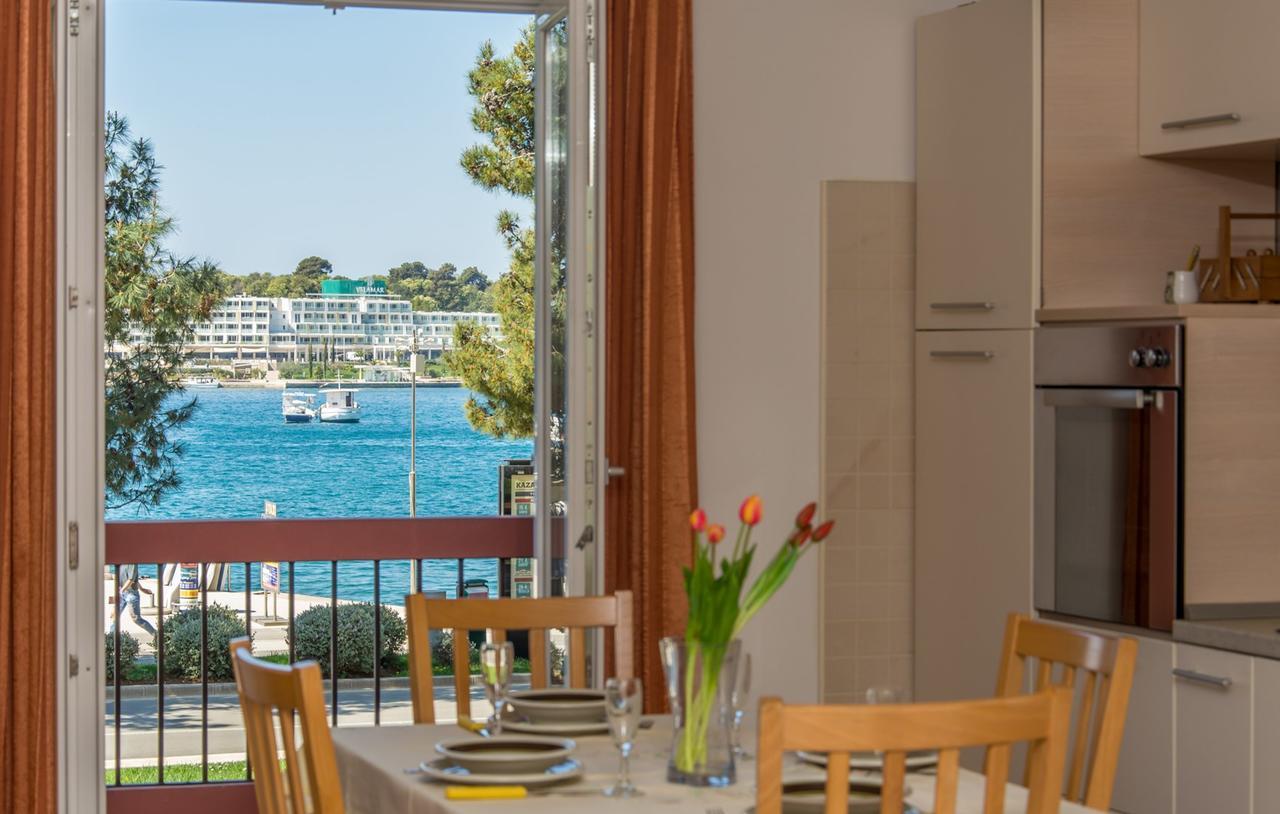 Apartment Riva Porec Esterno foto