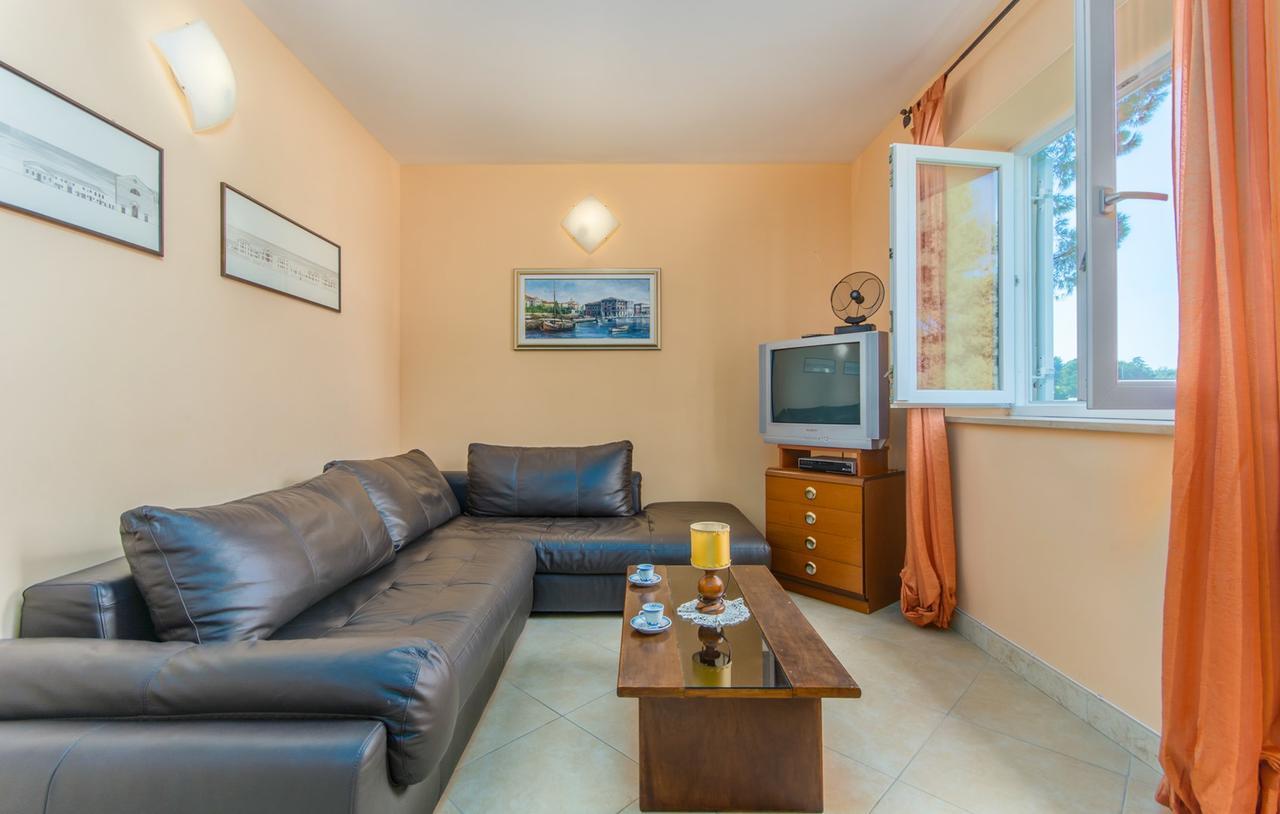 Apartment Riva Porec Esterno foto