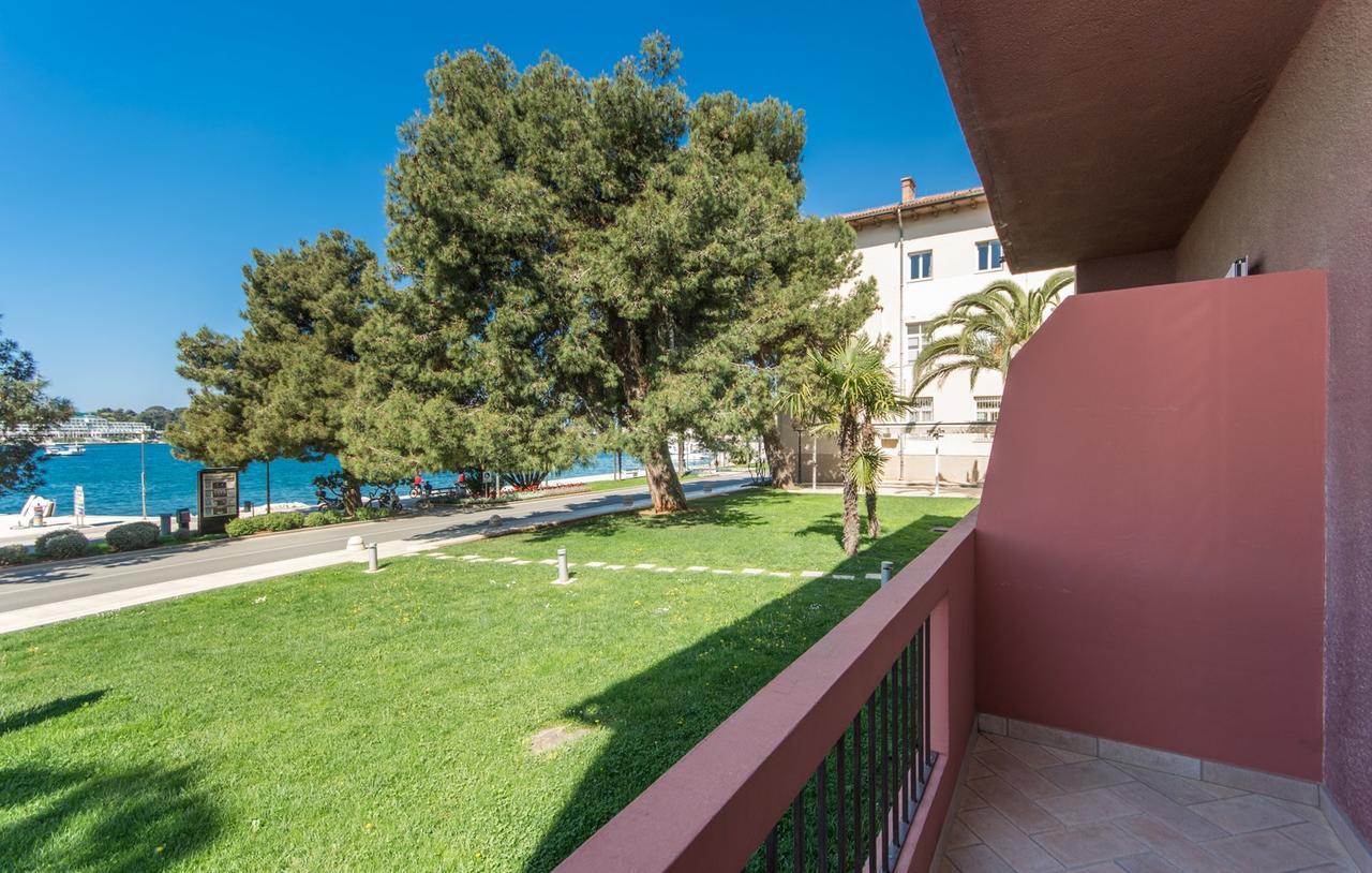 Apartment Riva Porec Esterno foto