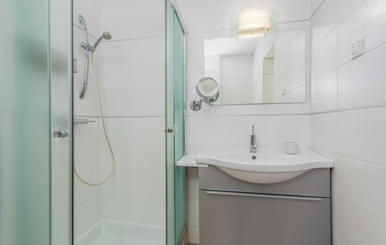 Apartment Riva Porec Esterno foto