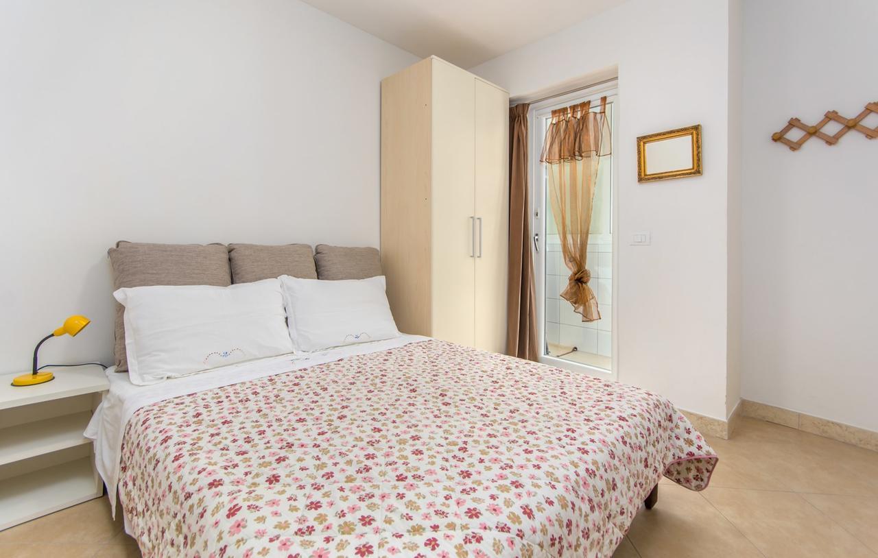 Apartment Riva Porec Esterno foto