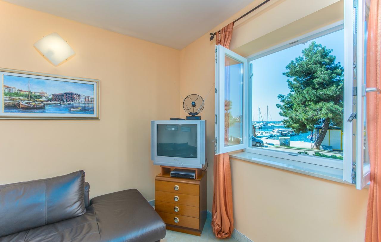 Apartment Riva Porec Esterno foto