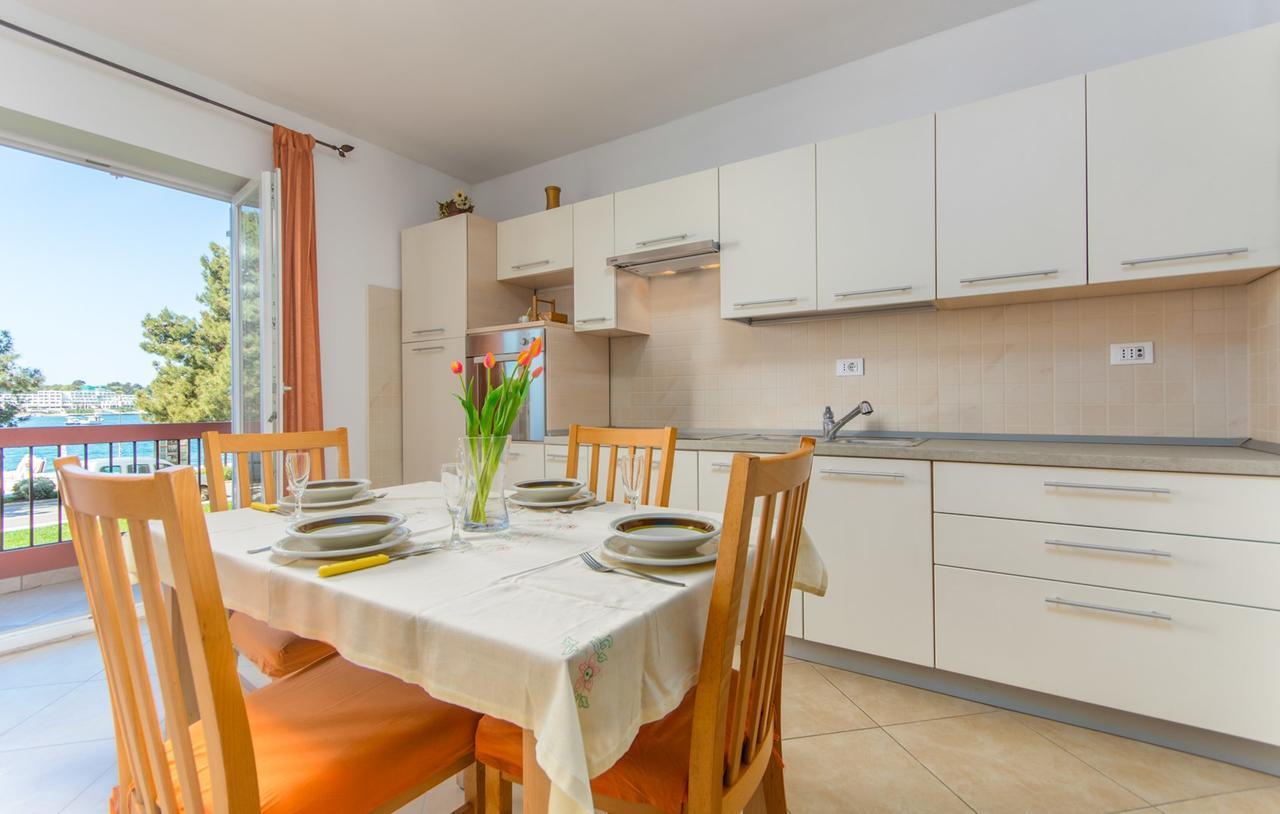 Apartment Riva Porec Esterno foto