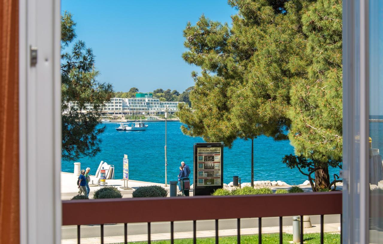 Apartment Riva Porec Esterno foto