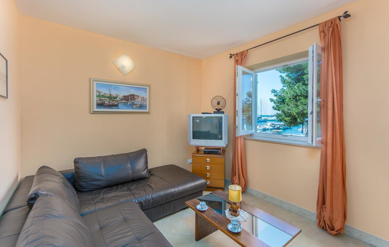 Apartment Riva Porec Esterno foto